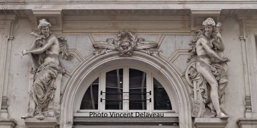 Ancienne façade des journaux la France puis l'Aurore, rue Montmartre. Photo Vincent Delaveau.