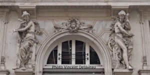 Ancienne façade des journaux la France puis l'Aurore, rue Montmartre. Photo Vincent Delaveau.