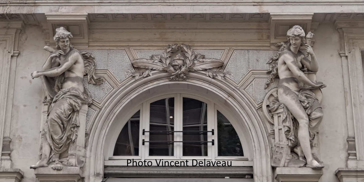Ancienne façade des journaux la France puis l'Aurore, rue Montmartre. Photo Vincent Delaveau.